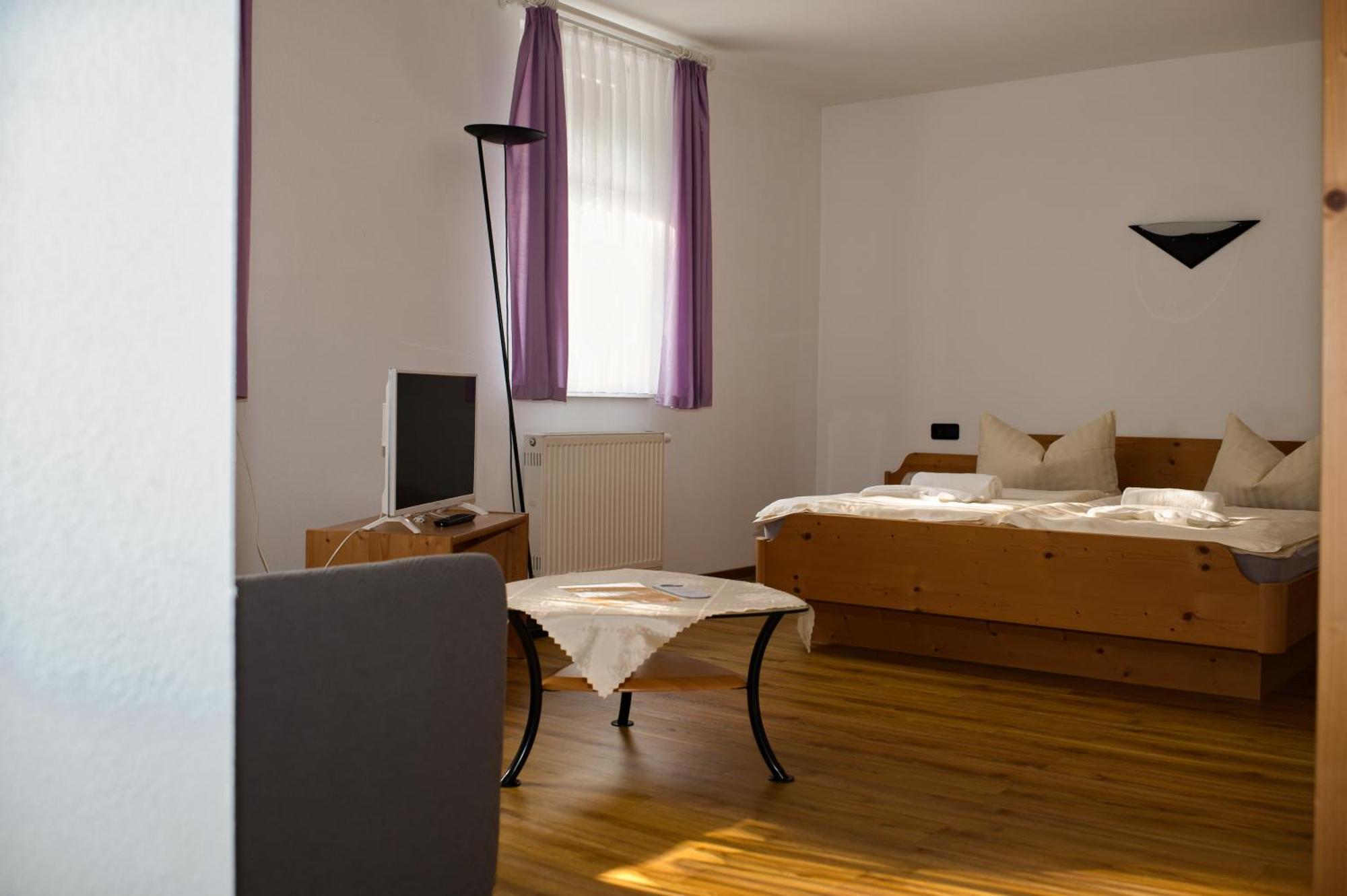 Hotel Waldhaus Romhild Екстериор снимка