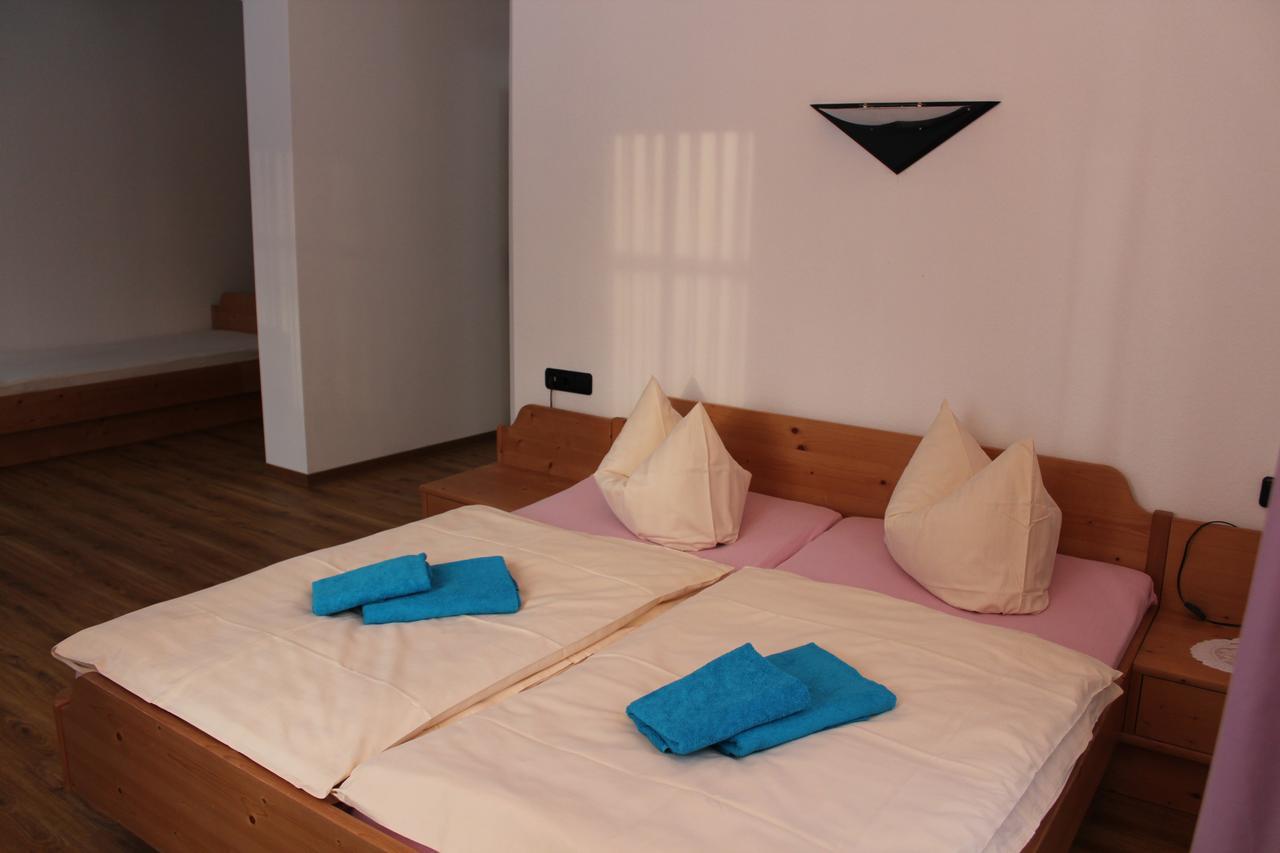 Hotel Waldhaus Romhild Екстериор снимка
